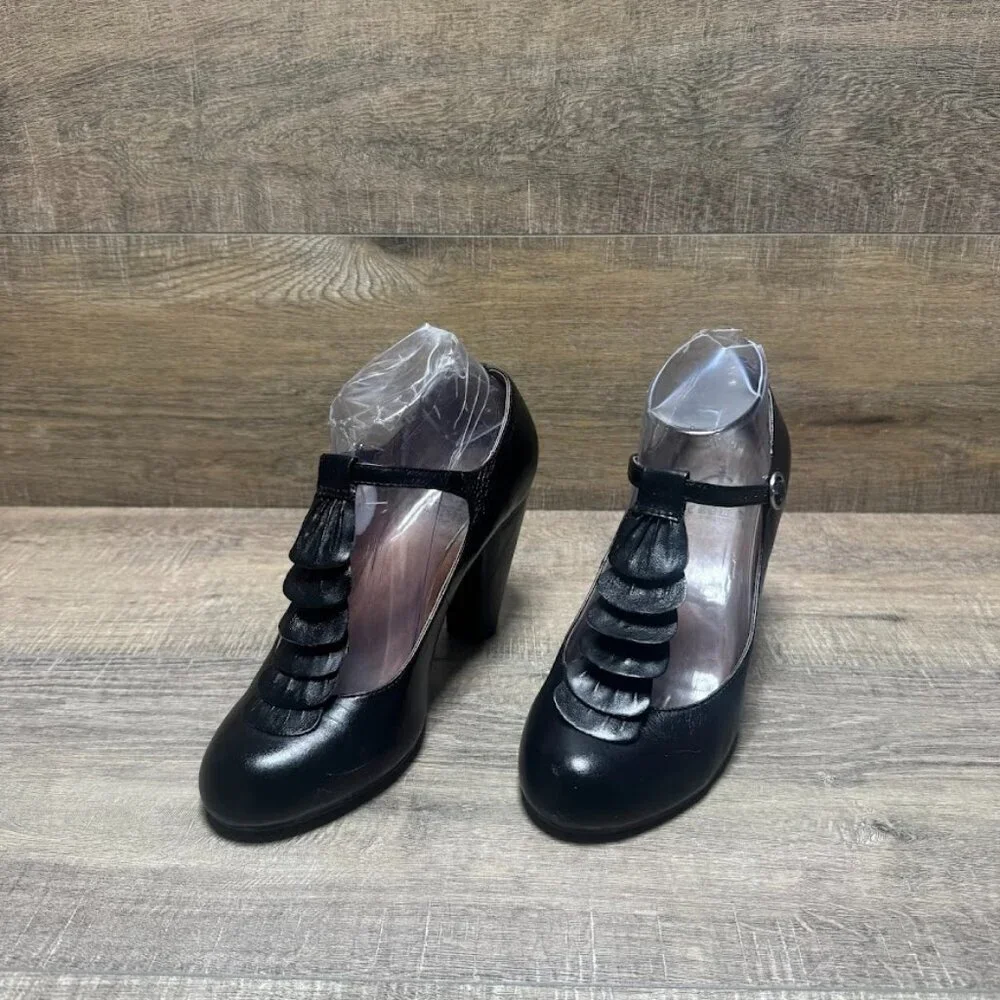 Crown Vintage Black Leather Mary Jane Pumps Women's Size 7
